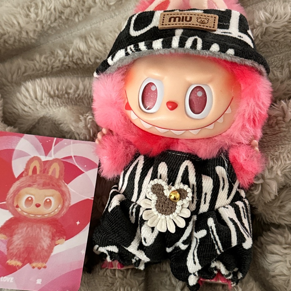 LOVE LABUBU V3 AUTHENTIC